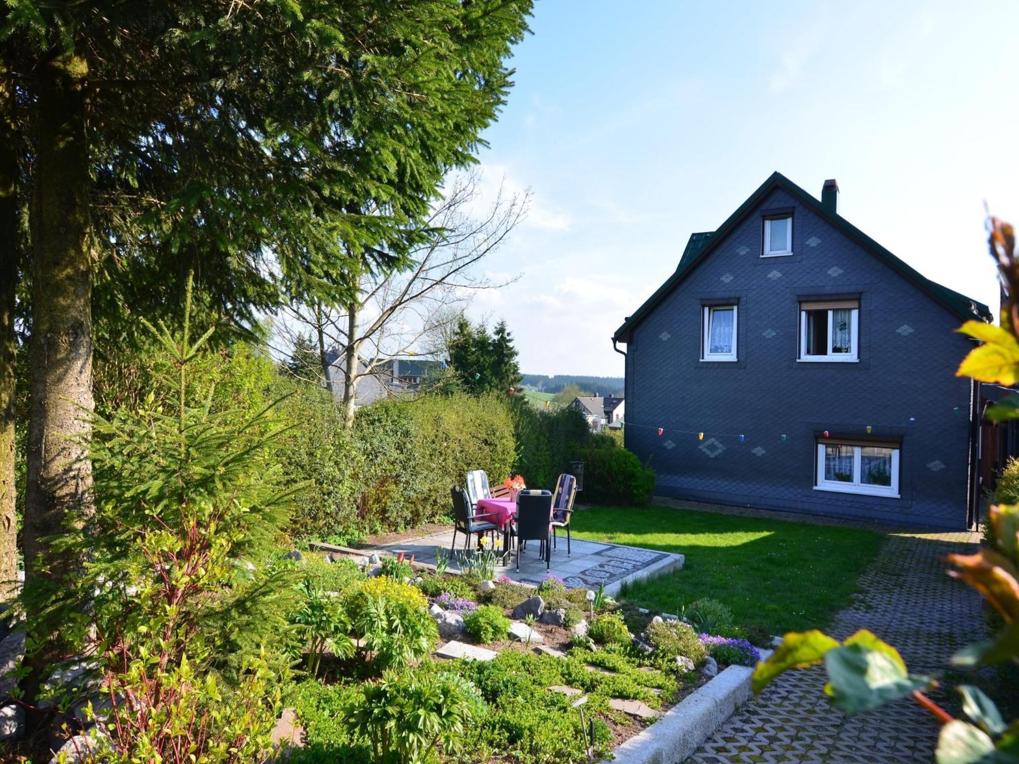 Holiday Home In Neustadt Am Rennsteig With Pond Exteriör bild