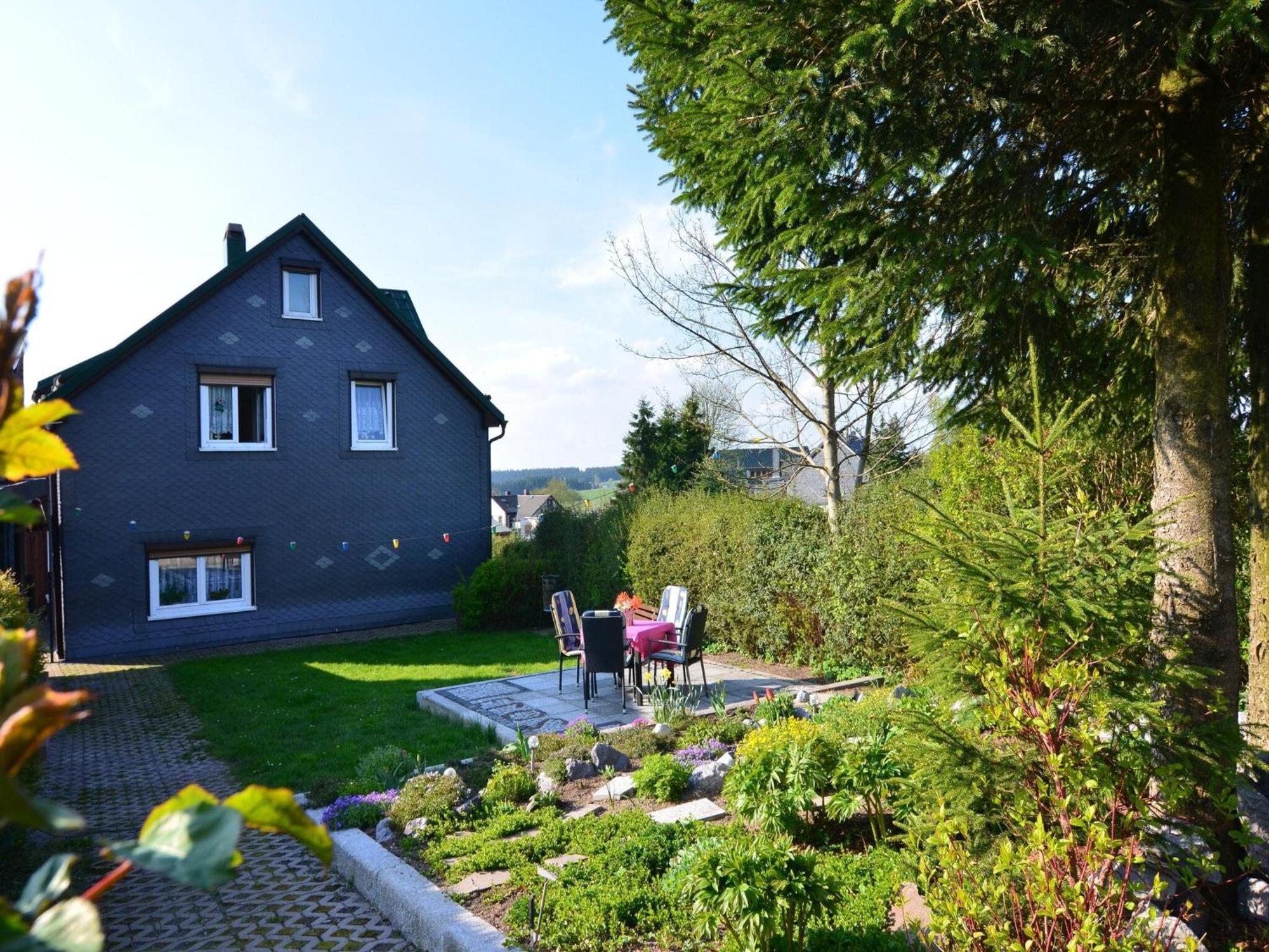 Holiday Home In Neustadt Am Rennsteig With Pond Exteriör bild