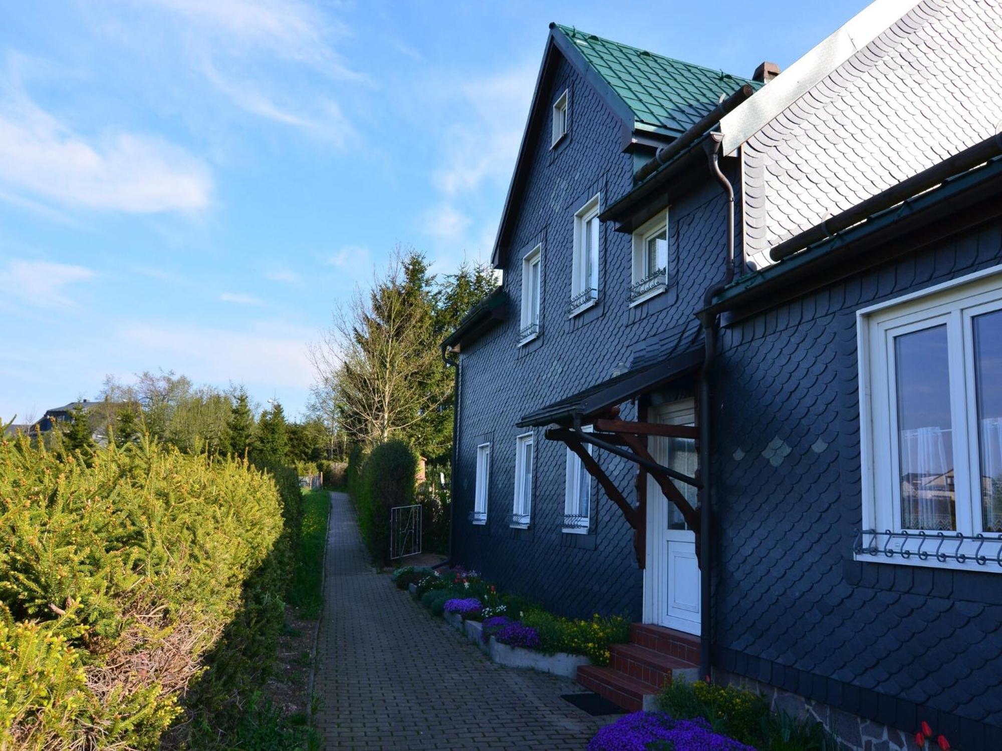 Holiday Home In Neustadt Am Rennsteig With Pond Exteriör bild