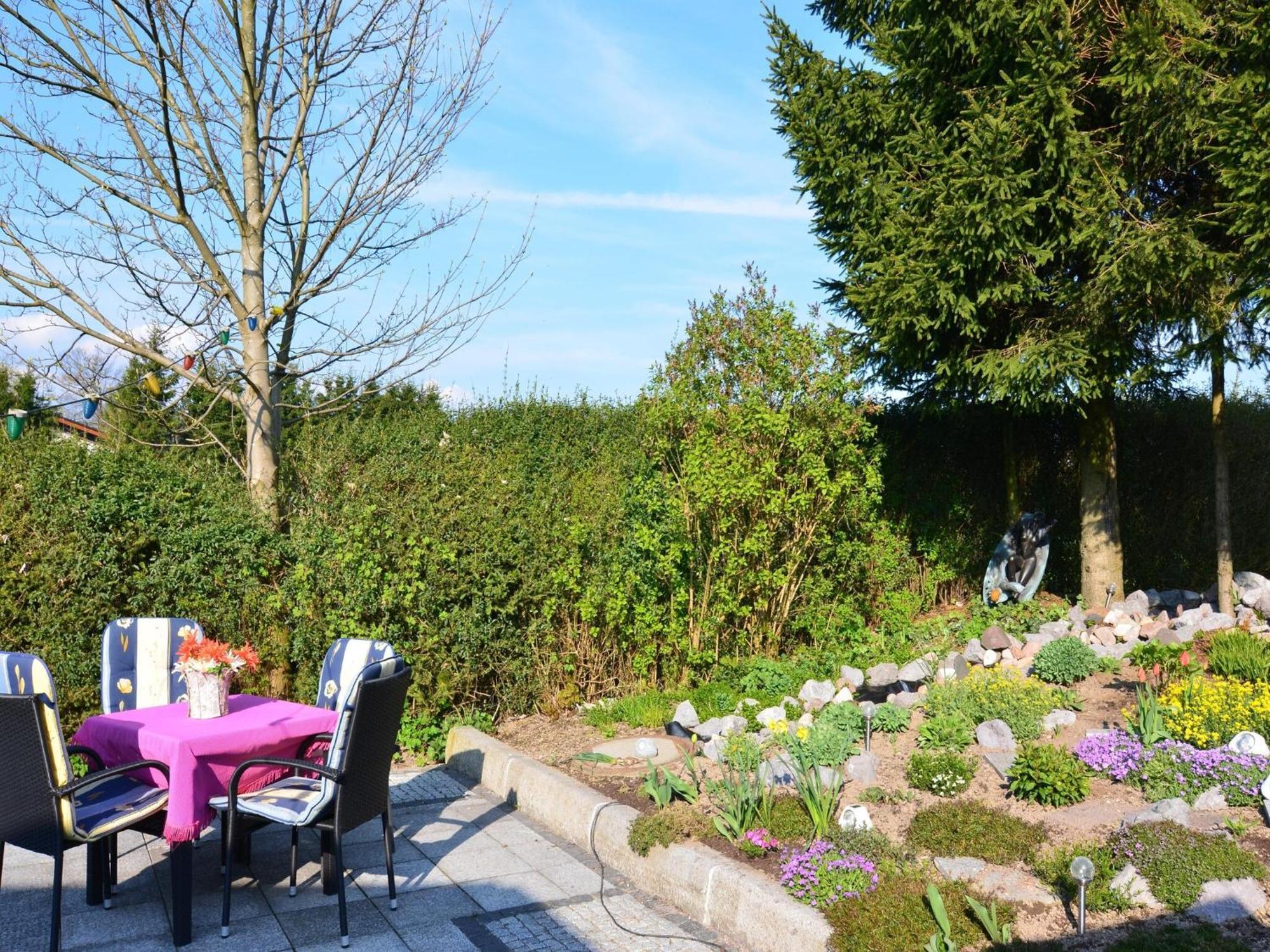 Holiday Home In Neustadt Am Rennsteig With Pond Exteriör bild