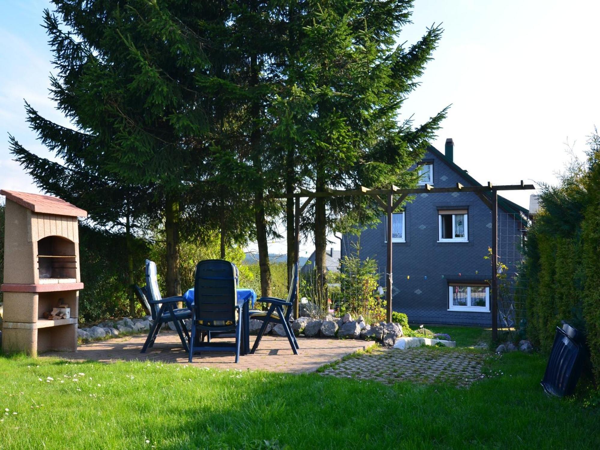 Holiday Home In Neustadt Am Rennsteig With Pond Exteriör bild